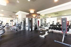 Fitnesscenter im Sarena de Muro Resort Mallorca mit verschiedenen Trainingsgeräten