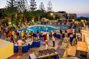 Vantaris Beach Hotel in Kreta, Leute Tanzen