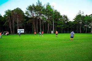 Spieler auf einem Fussballfeld von Sueno Hotels Beach Side