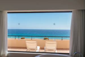Aussicht vom Balkon des Iberostar Playa Gaviotas Park auf das Meer.