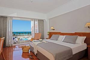 Doppelzimmer im Universal Hotel Neptuno mit Blick auf den Strand und das Meer