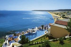 Luftaufnahme des Mitsis Summer Palace Beach Hotels mit Pool und Meerblick