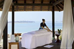 Massage im Sofitel Dubai The Palm mit Blick auf das Meer