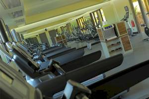 Fitnessstudio mit Laufbändern im Trou aux Biches Beachcomber Golf Resort & Spa