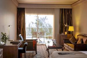 Sofitel Marrakech Lounge & Spa Hotelzimmer mit Blick auf den Balkon