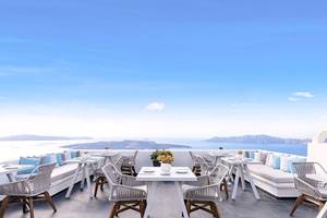 Terrasse des Agali Houses Hotels mit Blick auf das Meer und Inseln