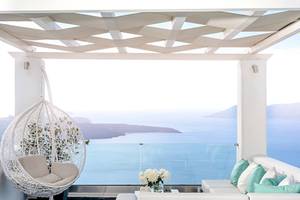 Terrasse im Agali Houses Hotel mit Blick auf das Meer