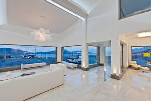 Royal Marmin Bay Boutique in Heraklion