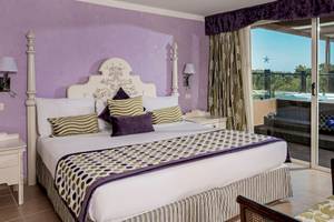 Suite Zimmer im Iberostar Selection Varadero mit Balkon und Whirlpool.