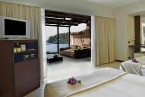 Doppelbett-Zimmer mit Blick auf das Meer im Hillside Beach Club Hotel.