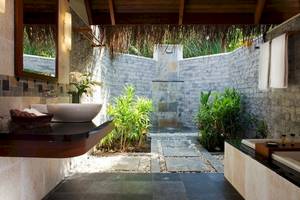 Dusche im Freienbereich des Sheraton Maldives Full Moon Resort & Spa