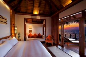 Sheraton Maldives Full Moon Resort & Spa in Malediven