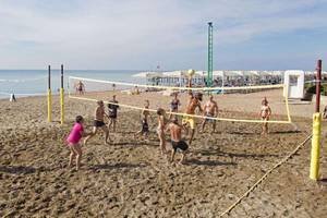 Volleyballspieler auf dem Strand beim Magic Life Belek Hotel