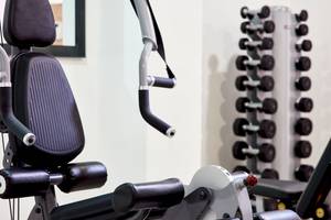 Fitnessgerät im Fitnessbereich des Santo Miramare Resorts