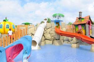 Wasserpark im Bahia Principe Grand Bavaro Hotel mit Rutschen und Wasserspielen
