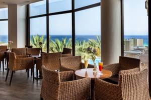 Innenansicht des Restaurants im Occidental Jandia Playa Hotel mit Blick auf den Ozean