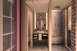 Innenansicht eines Badezimmers im Cromwell Las Vegas Hotel & Casino mit Spiegel, Waschbecken und gefliester Wand.
