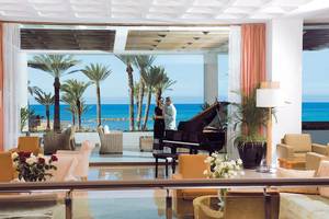 Pioneer Beach Hotel in Paphos