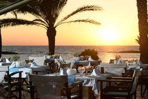 Pioneer Beach Hotel in Paphos