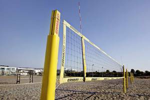 Volleyballnetz auf dem Strand des Club Plimmiri Hotels