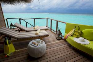 Outrigger Maldives Maafushivaru Resort in Malediven