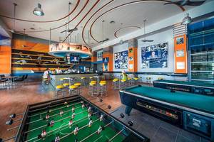 Sportbar im Riu Cancun Hotel mit Billardtischen und Tischfußball