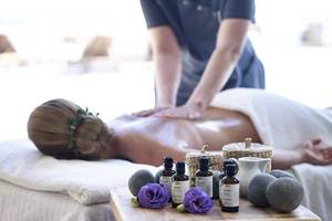 Massage im Rocabella Mykonos Art Hotel & Spa mit ätherischen Ölen und Steinen