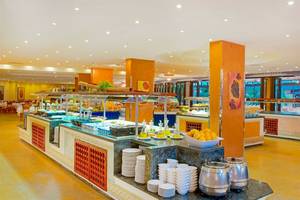 Buffet im Iberostar Playa Gaviotas Hotel mit verschiedenen Speisen und Getränken.