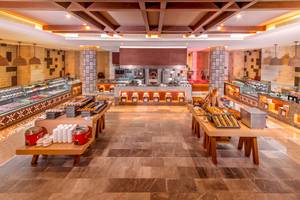 Buffetbereich im Haven Riviera Cancun Resort & Spa mit verschiedenen Gerichten und Speisen.