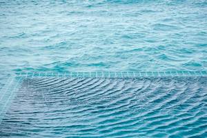 Pool am Meer im Finolhu Baa Atoll auf den Malediven