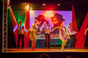 Auftritt der Show-Band Blue Brothers im Remisens Hotel Albatros.