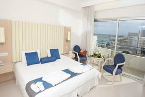Vrissiana Beach Hotel Zimmer mit Blick auf den Hafen