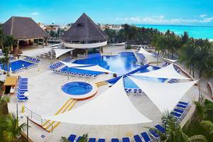 Viva Wyndham Maya Hotel in Mexiko, Pool