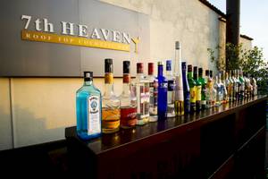 Cocktails auf der Bar im Occidental Eden Beruwala Hotel