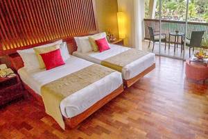 Doppelzimmer mit zwei Betten und Balkon im Occidental Eden Beruwala Hotel