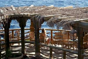 Terrasse mit Blick auf das Meer im Jolie Ville Golf & Resort