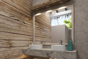 Badezimmer mit Doppelwaschbecken und Holzwand im You & Me Maldives Hotel.