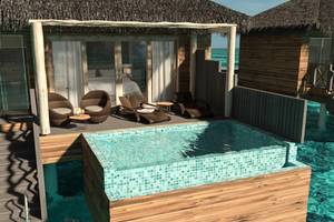 3D-Rendering eines Wasserbungalows von You & Me Maldives mit Außenpool und Sonnenliegen.