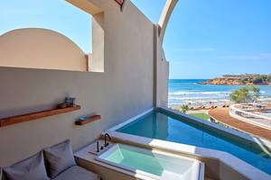 Balkon des Domes Noruz Chania, Autograph Collection mit Badewanne und Meerblick.