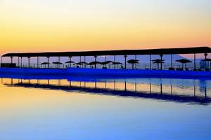 LABRANDA Marine Aquapark am Meer bei Sonnenuntergang