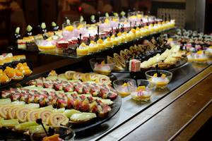 Buffet mit verschiedenen Nachspeisen im Sharm Club Beach Resort.