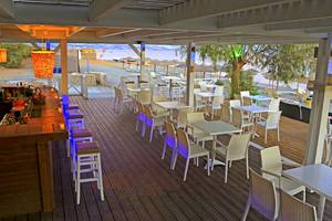 Terrasse im LABRANDA Kiotari Miraluna Resort mit Blick auf den Strand
