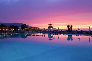 Kernos Beach Hotel & Bungalows in Heraklion