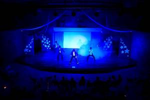 Abendshow im Occidental Tamarindo Hotel mit Michael Jackson Tribute und Publikum.