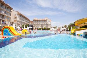 Side Aluna Hotel