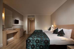 Side Aluna Hotel