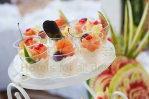 Obstcocktails auf einer Hotelplatte im El Mouradi Palace