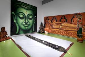 Meditationsraum im Sentido Garbi Ibiza & Spa mit Buddha-Gemälde und Statuen