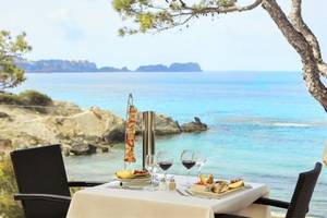 Meerblick vom Lido Park Hotel Tisch mit Essen und Wein