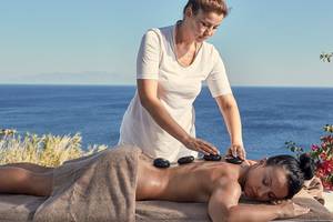 Massage am Strand im Katikies Villas Mykonos